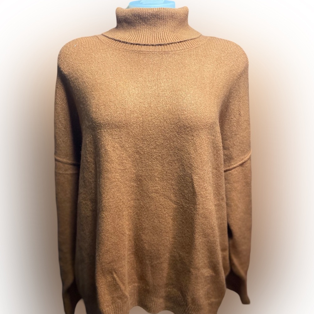 Vince CAMUTO turtleneck sweater. Size XL